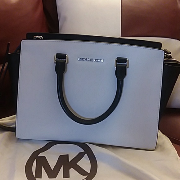 MK Large Black/White  Shelma  Saffiano Leather - Picture 3 of 7